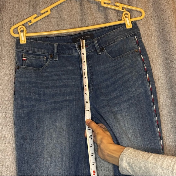 Tommy Hilfiger Light Blue Cropped Jeans with Side Logo Stripe - Picture 10 of 11